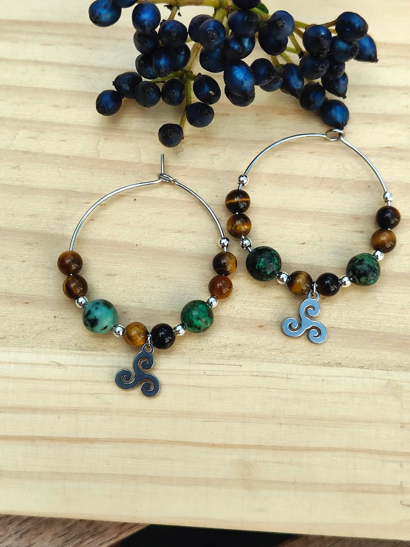 Boucles d'oreilles créoles – Turquoise Africaine & Oeil de Tigre